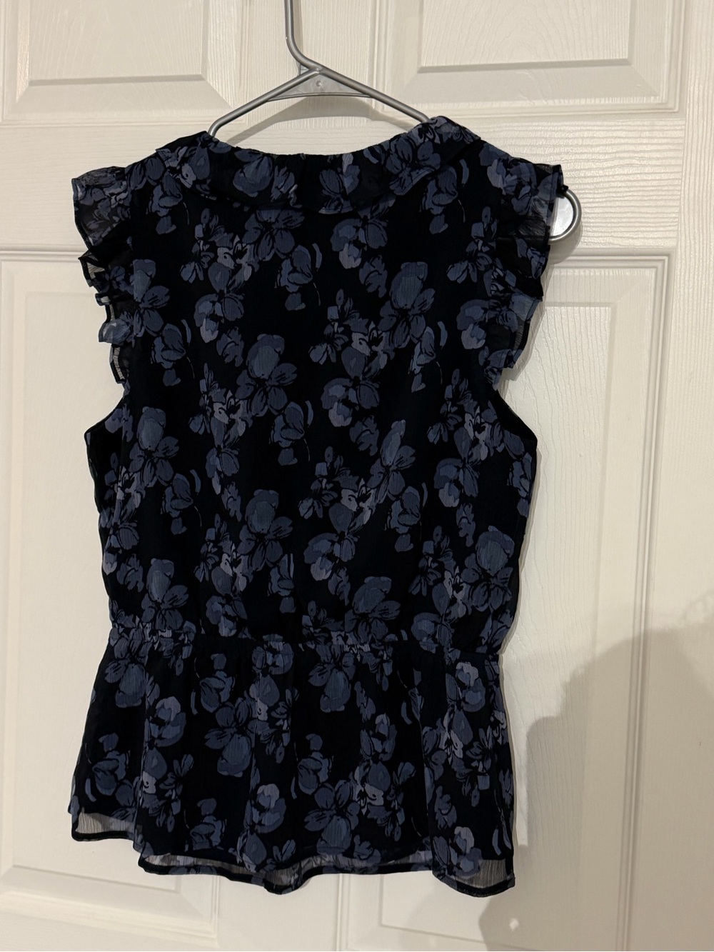 Banana Republic Navy Blue Floral Ruffled Sleeveless Blouse - Picture 3 of 3